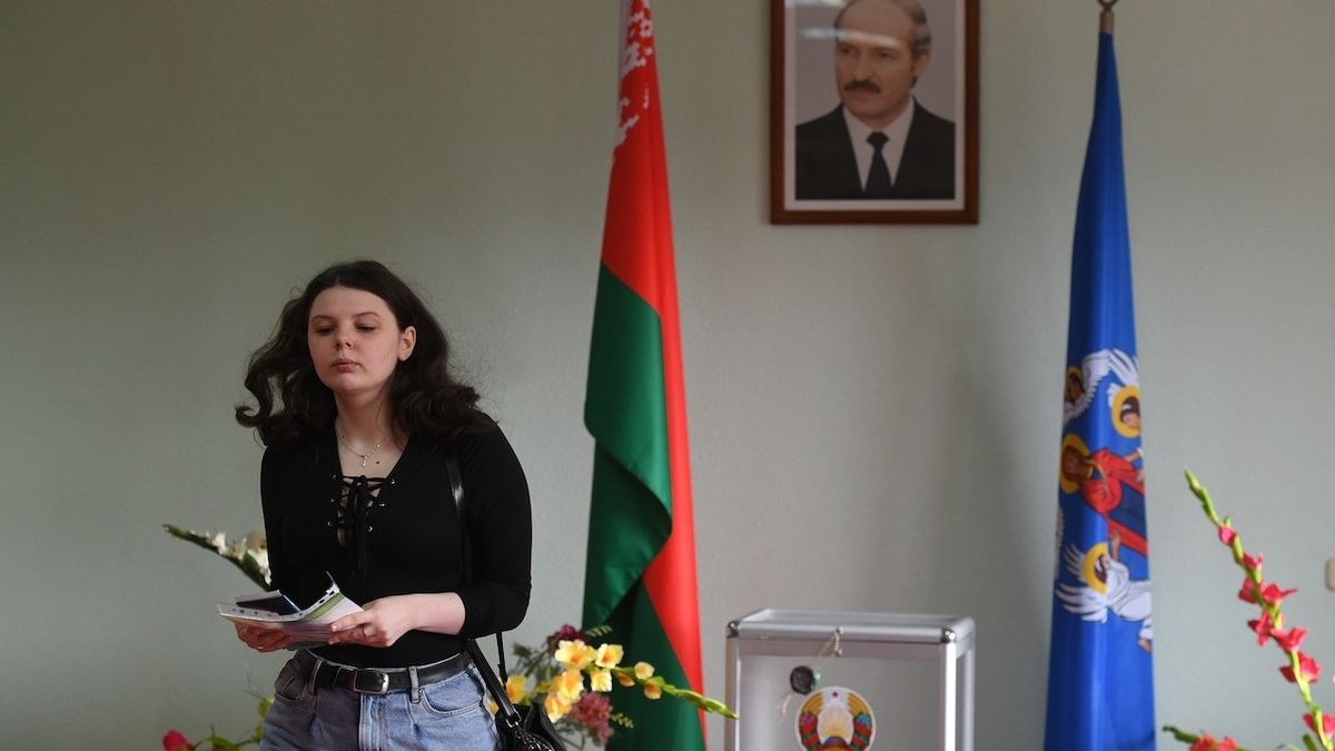 Běloruské referendum umožní Rusům skladovat v zemi jaderné zbraně